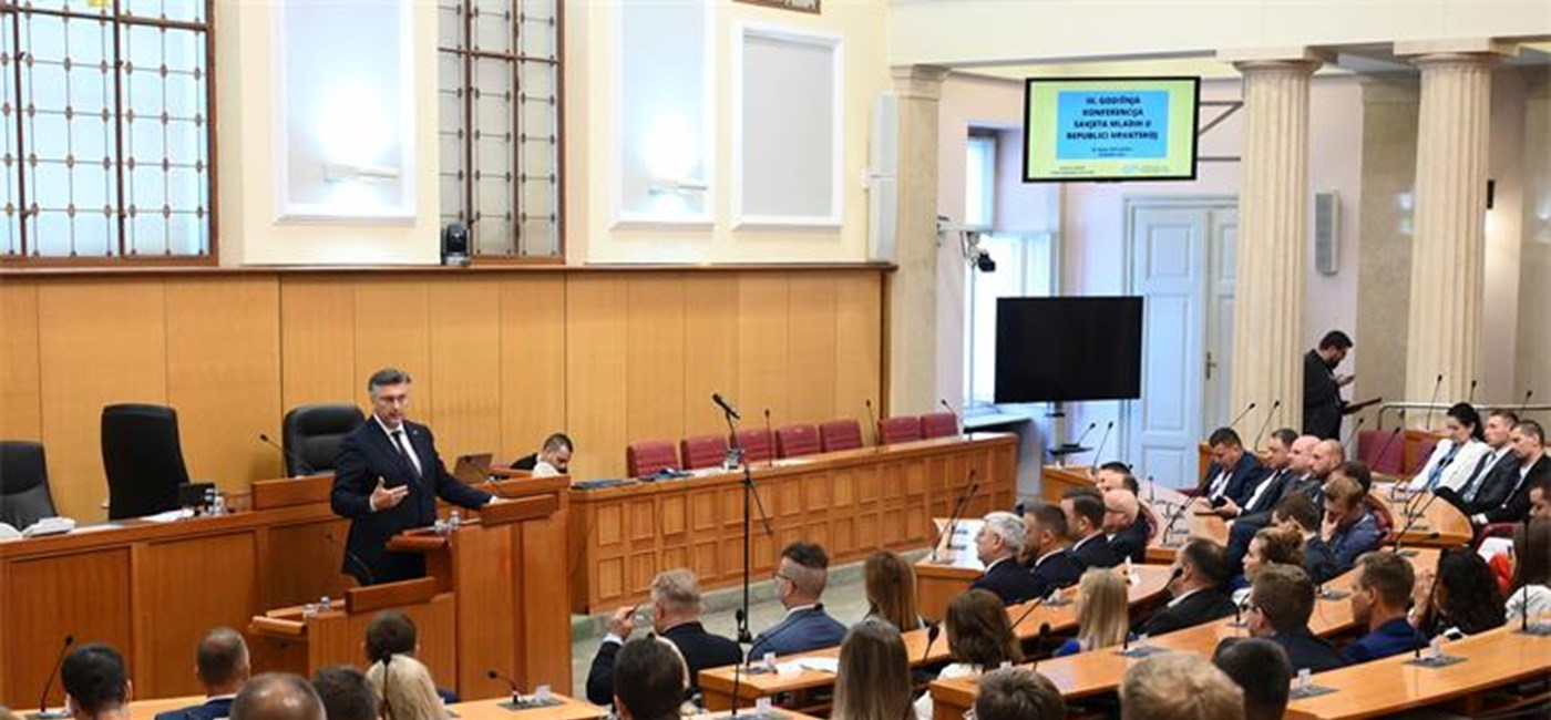 Vlada će nastaviti podržavati mlade, a vaše mogućnosti i šanse danas su nebrojeno puta veće